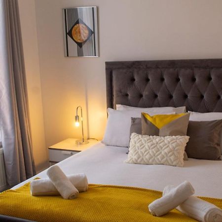 Shm Stays Hs2 Workers Great For Long Term Stays & Short Stays, 15 Min Drive To City Centre & Airport 2 Min Walk To Shops And Train Station Бирмингем Экстерьер фото