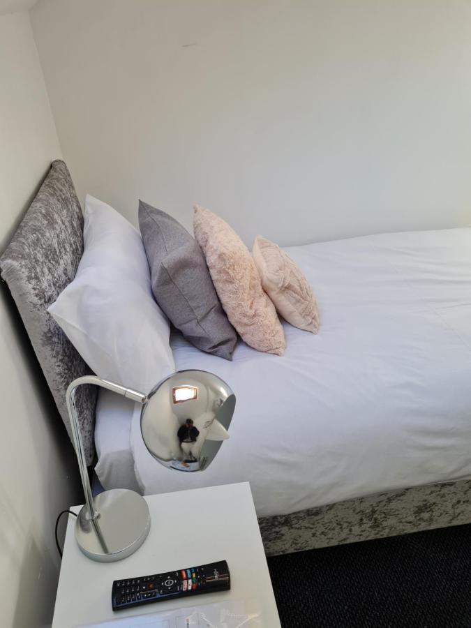 Shm Stays Hs2 Workers Great For Long Term Stays & Short Stays, 15 Min Drive To City Centre & Airport 2 Min Walk To Shops And Train Station Бирмингем Экстерьер фото
