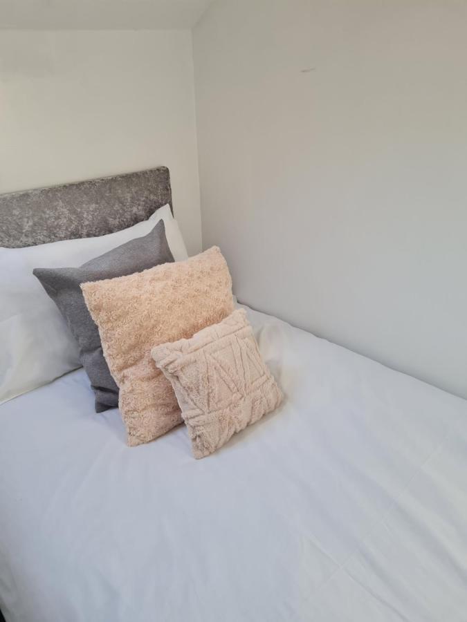 Shm Stays Hs2 Workers Great For Long Term Stays & Short Stays, 15 Min Drive To City Centre & Airport 2 Min Walk To Shops And Train Station Бирмингем Экстерьер фото